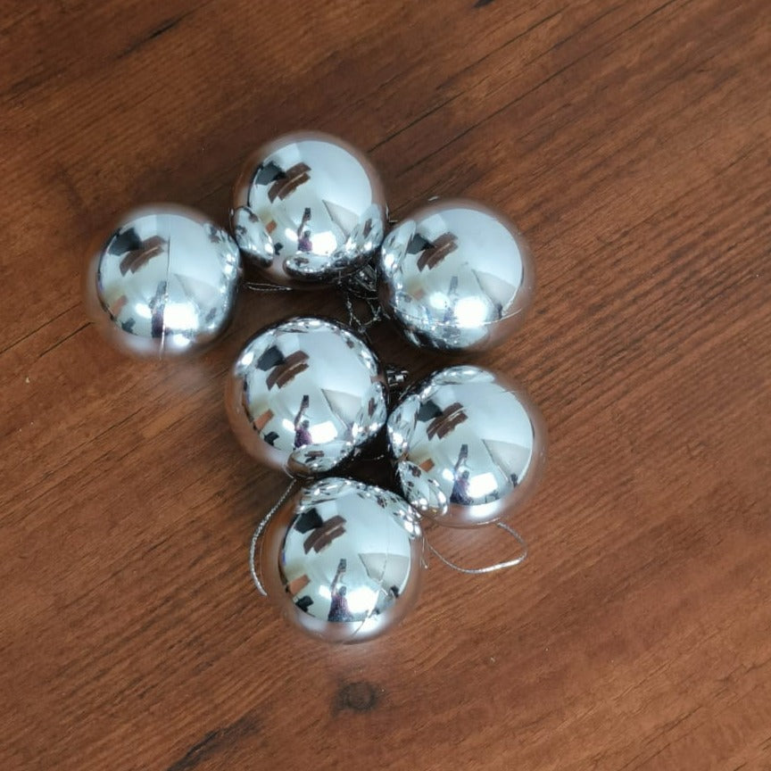 Medium Silver Baubles (24 Nos) | 6cm