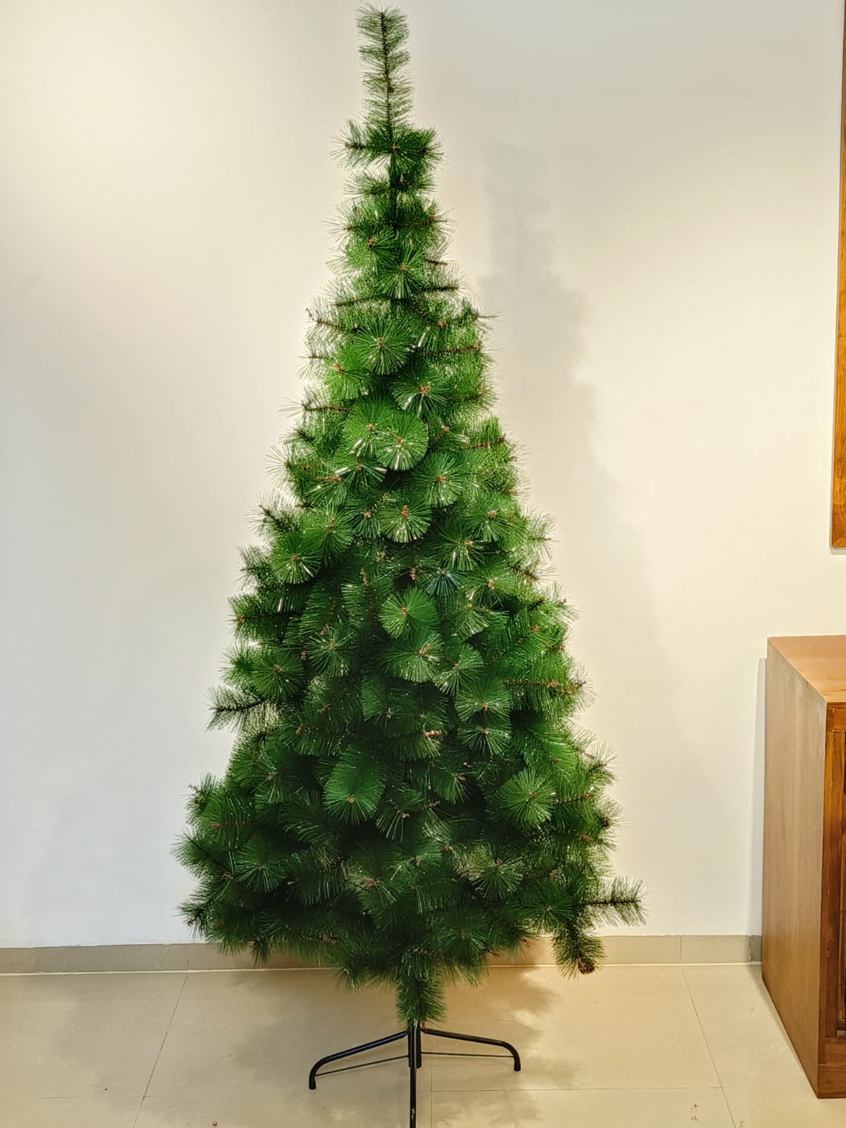 Premium Christmas Pine Trees | 5 Feet, 6 Feet, 7 Feet & 8 Feet | Available With / with-out decorations